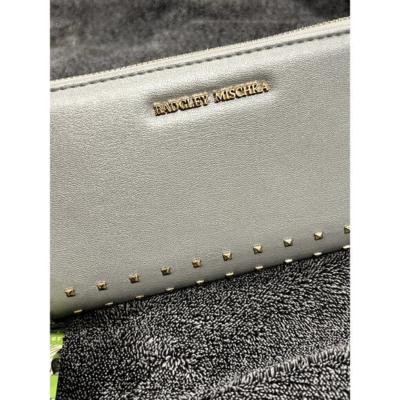 NEW Badgley Mischka Silver Studded Zip around Wallet - Picture 5 of 5